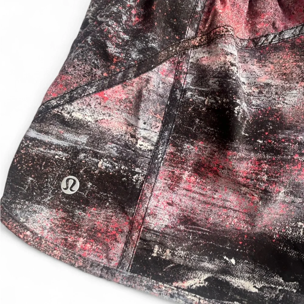 Lululemon Tracker 4” Shorts Women’s 4 Galaxy Splatter Black Pink Lined Running